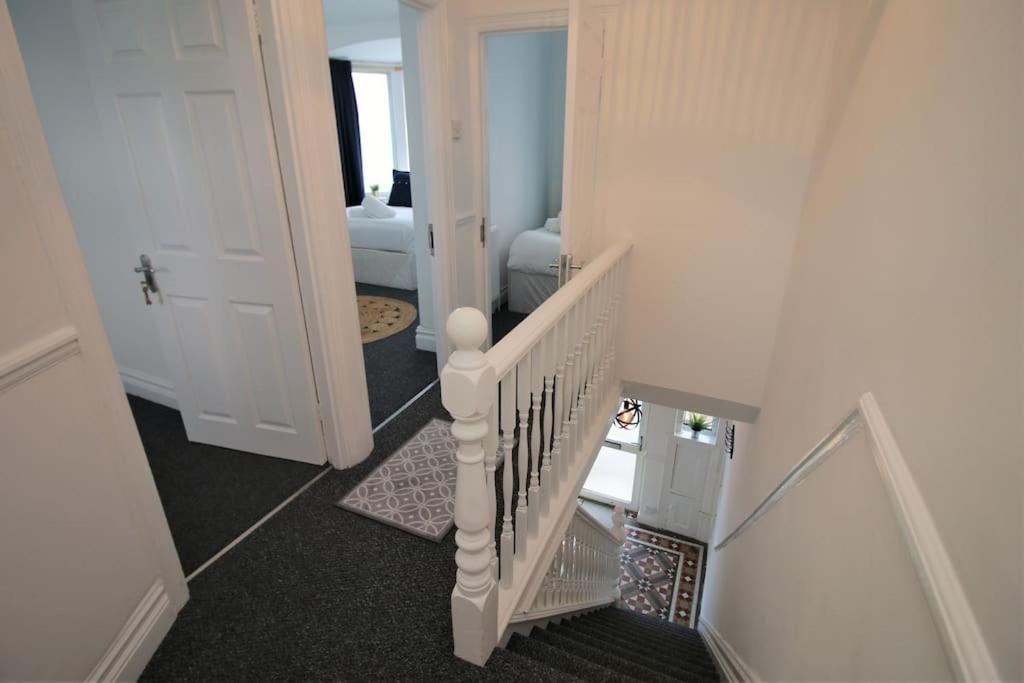 Large Modern House By Property Promise Cardiff Kültér fotó