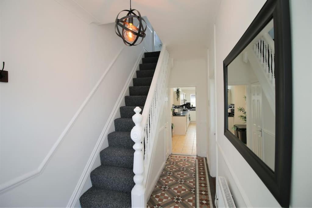 Large Modern House By Property Promise Cardiff Kültér fotó